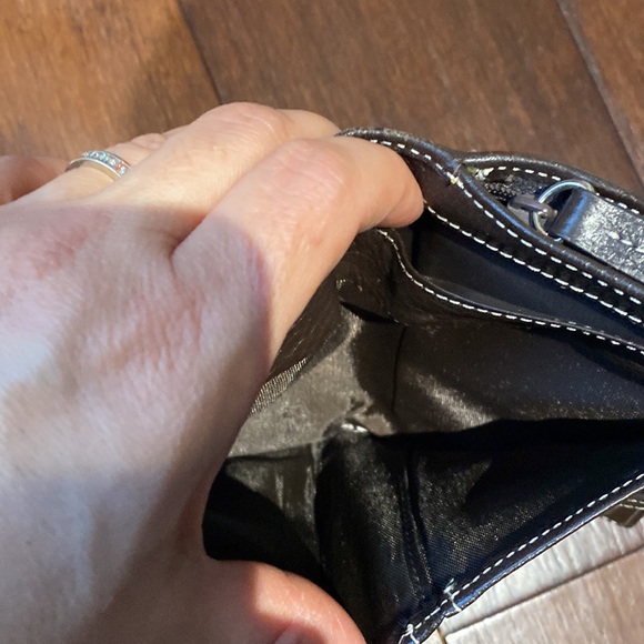 Danier brown wallet - Picture 3 of 4